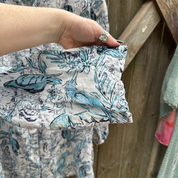 Tahari 100% Linen Plus Size Boho Floral Bird Print Button Front Tunic Blouse - Picture 4 of 8